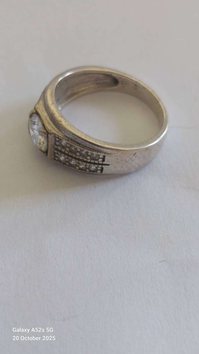 Stunning sterling silver cz ring 4.0g