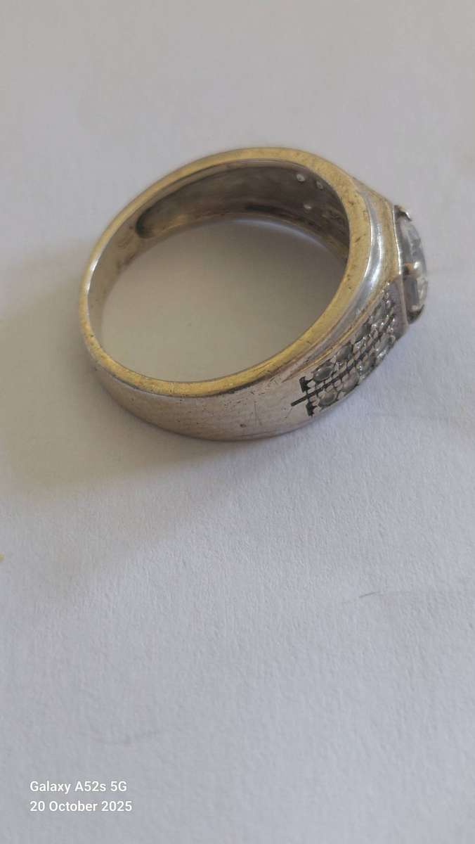 Stunning sterling silver cz ring 4.0g