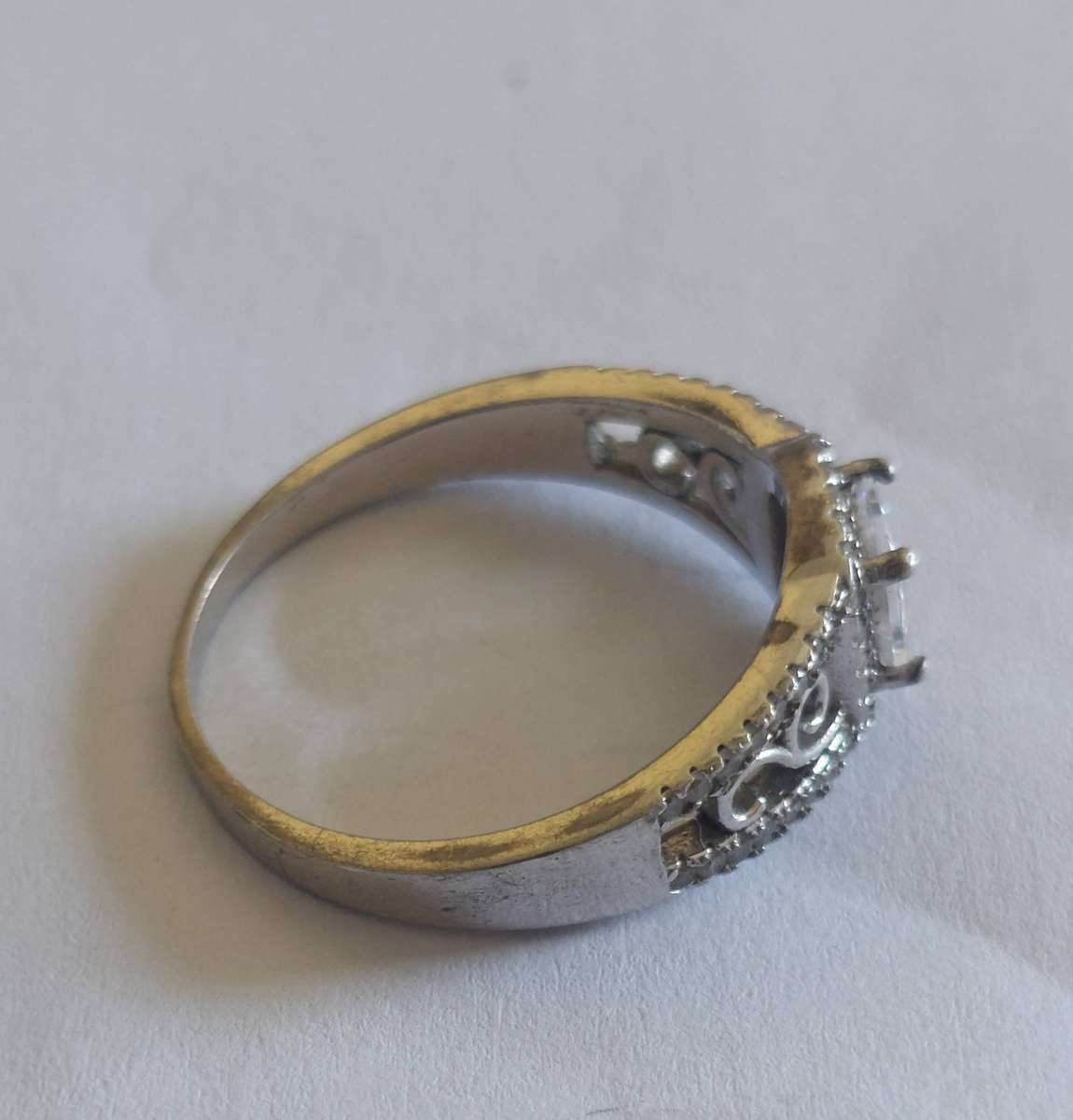 Exquisite sterling silver cz ring 3.8g