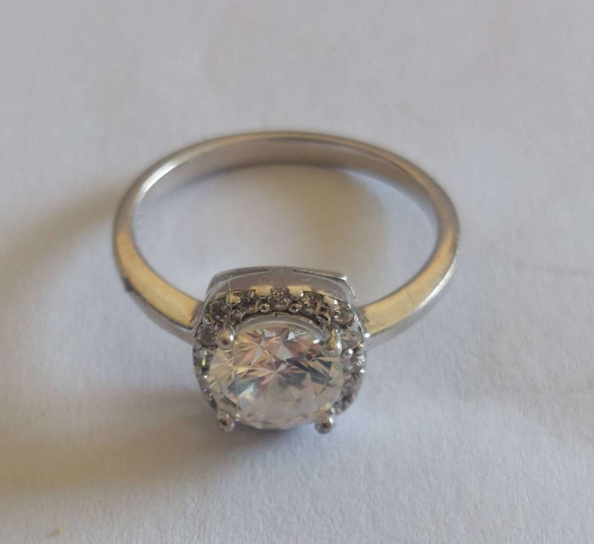 Gorgeous sterling silver cz ring 2.7g
