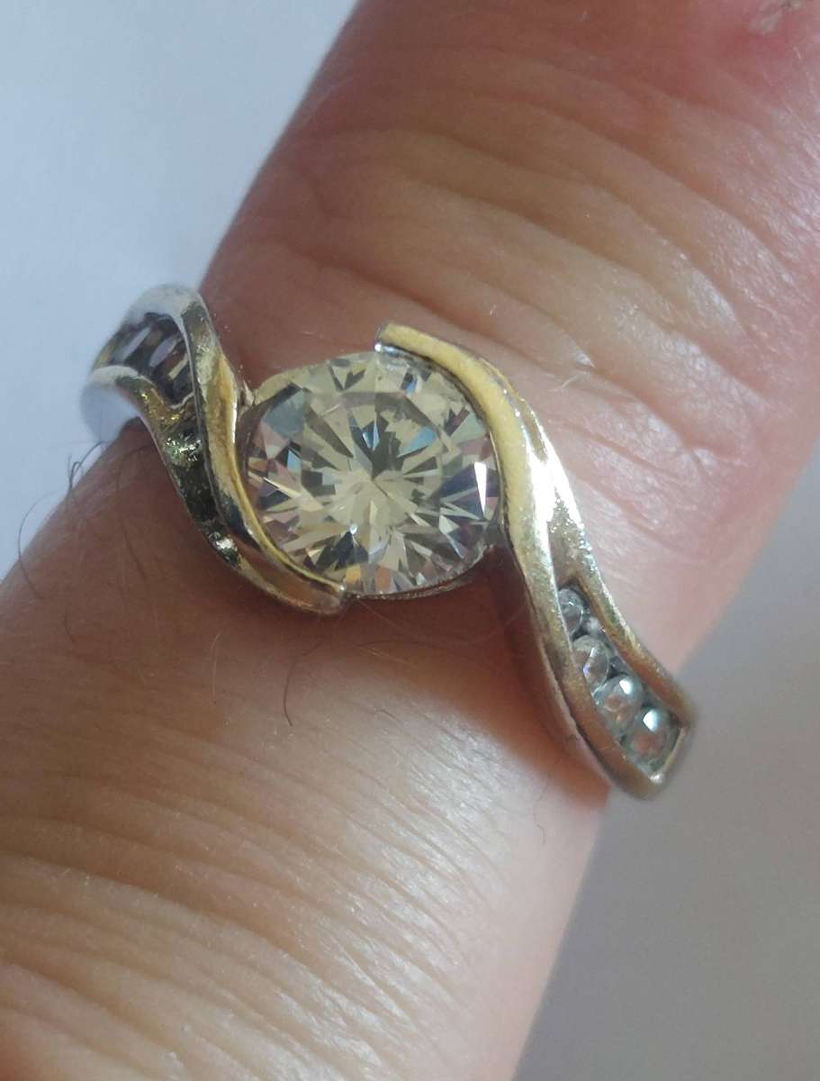 Lovely vintage sterling silver cz ring 3.2g