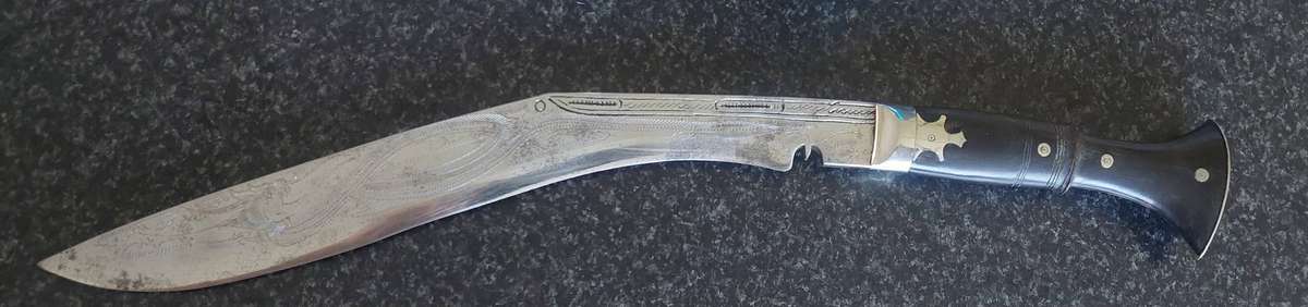 Amazing large 490mm antique Kukri knife with dragon detail Value R4000