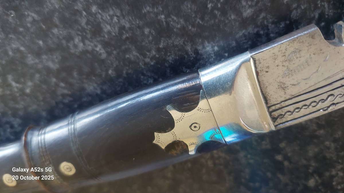 Amazing large 490mm antique Kukri knife with dragon detail Value R4000