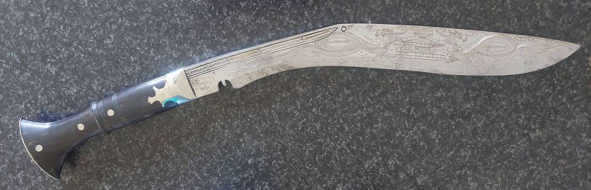 Amazing large 490mm antique Kukri knife with dragon detail Value R4000