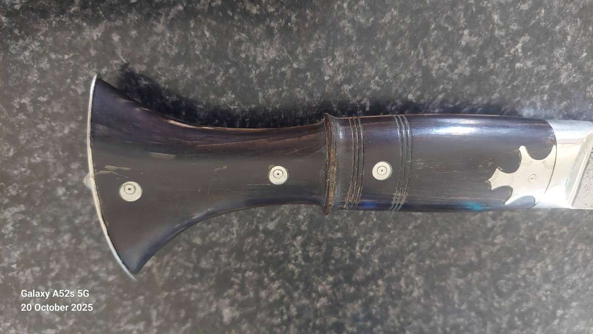 Amazing large 490mm antique Kukri knife with dragon detail Value R4000