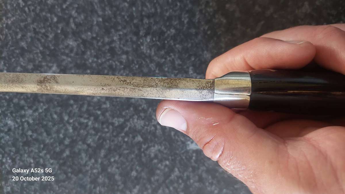 Amazing large 490mm antique Kukri knife with dragon detail Value R4000