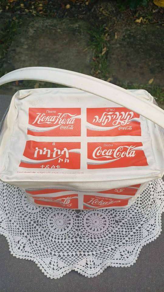 Vintage multilingual Coca Cola soft pack cooler bag (6 cans)