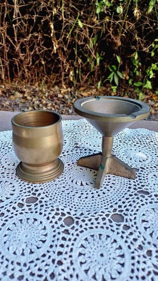 Art Deco brass ashtray and dumpy brass goblet.  Total weight 1.183 kg !