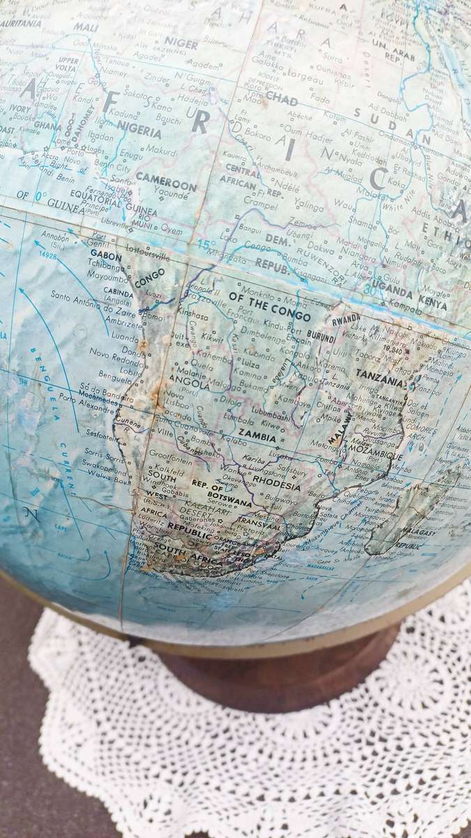 Vintage Readers Digest Great World Globe on Wooden Base. Replogle USA