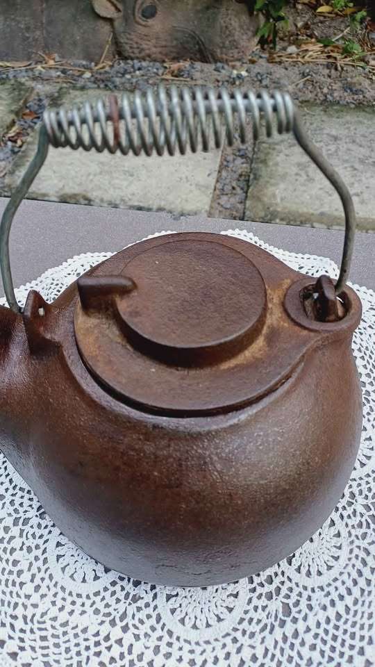 Vintage Cast Iron Tea Kettle / Coffee Pot with Swivel Lid