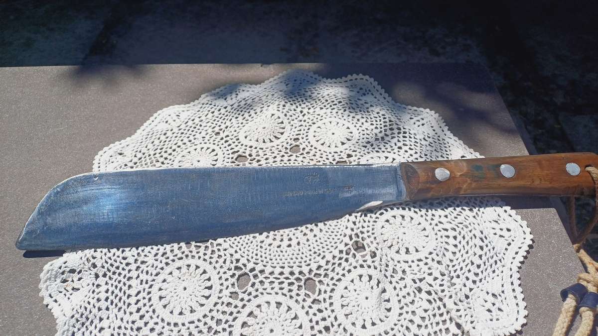 Large vintage Diamond Brand Machete (Panga) with wooden handle