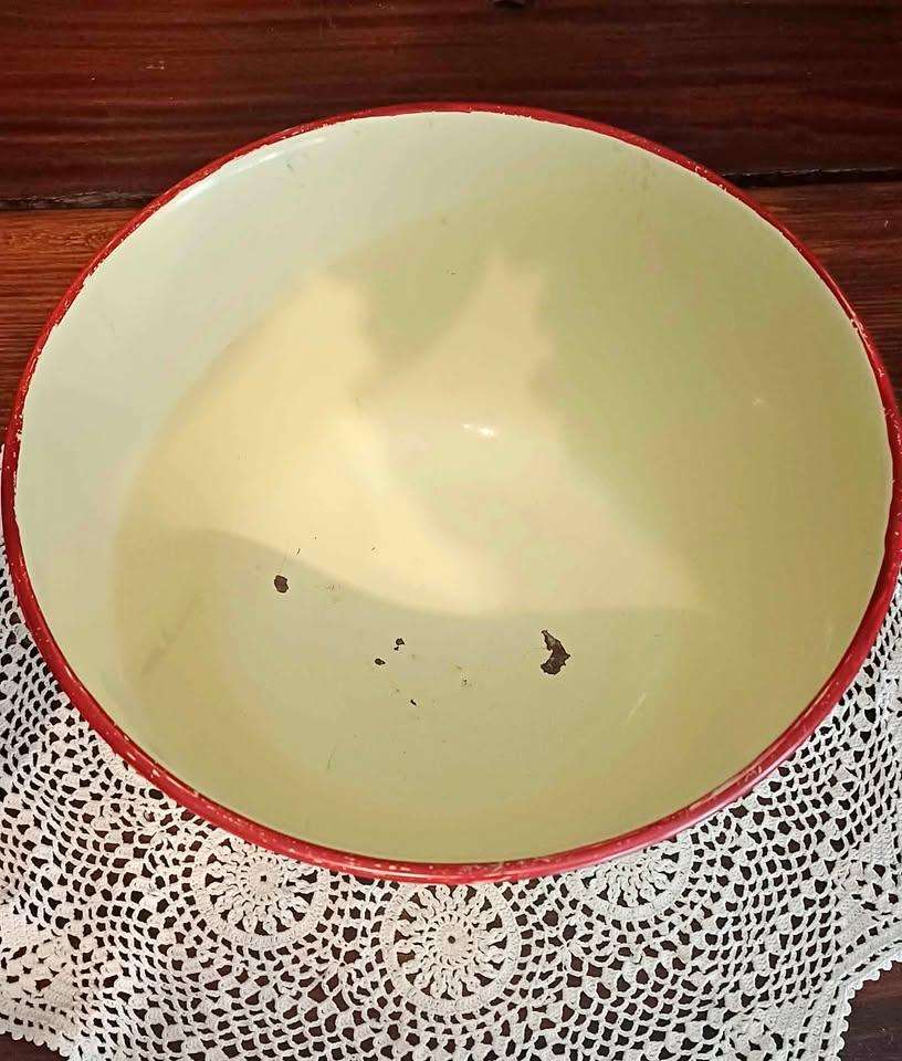 Vintage enamel distressed popcorn bowl