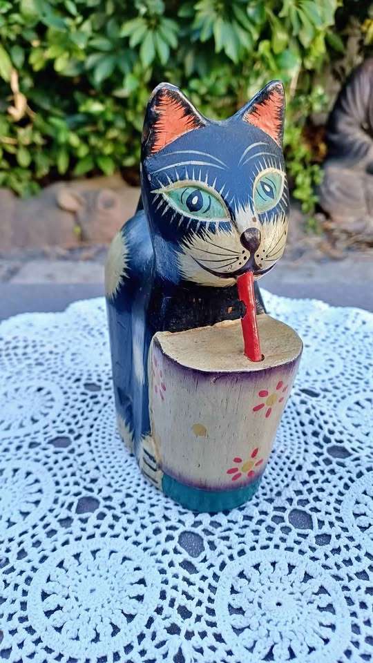 Vintage Tiki- bar style cat with a cocktail