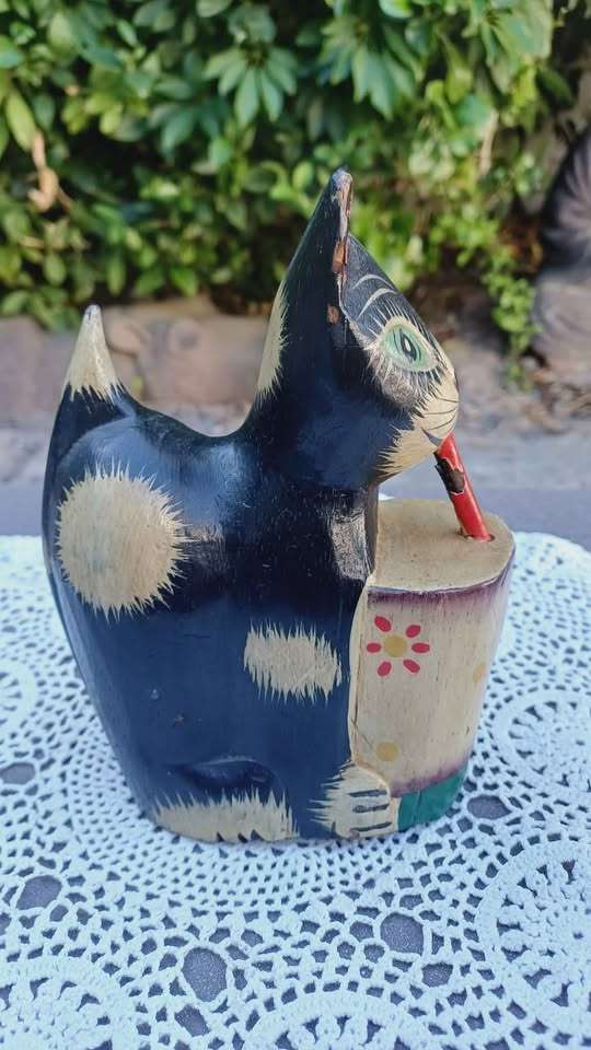 Vintage Tiki- bar style cat with a cocktail