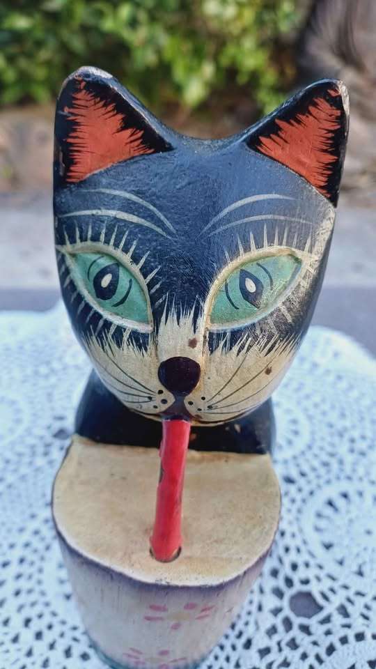 Vintage Tiki- bar style cat with a cocktail