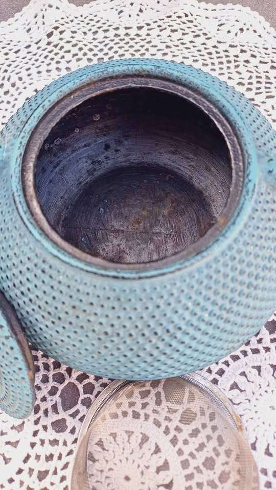 Teal Oriental cast iron teapot with stainless steel infuser