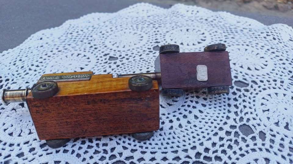 Pair of miniature brass cannons