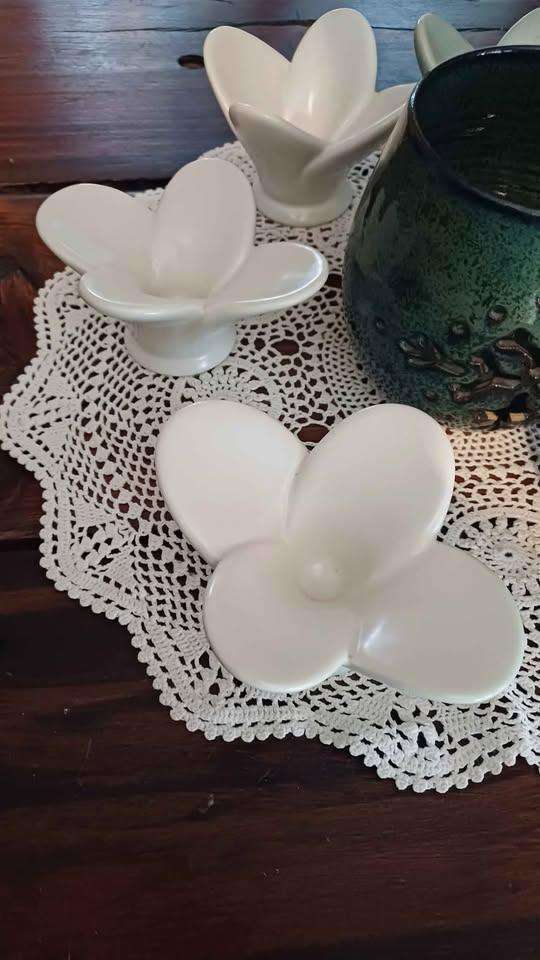 Set of 6 Ceramic Flower Bud Tealight Holders and a ceramic Essential Oil candle burner