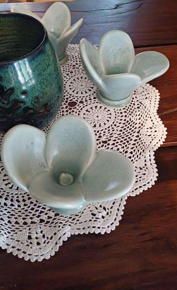 Set of 6 Ceramic Flower Bud Tealight Holders and a ceramic Essential Oil candle burner