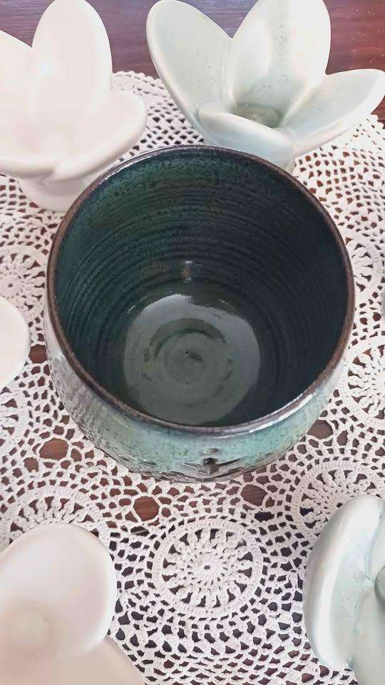 Set of 6 Ceramic Flower Bud Tealight Holders and a ceramic Essential Oil candle burner