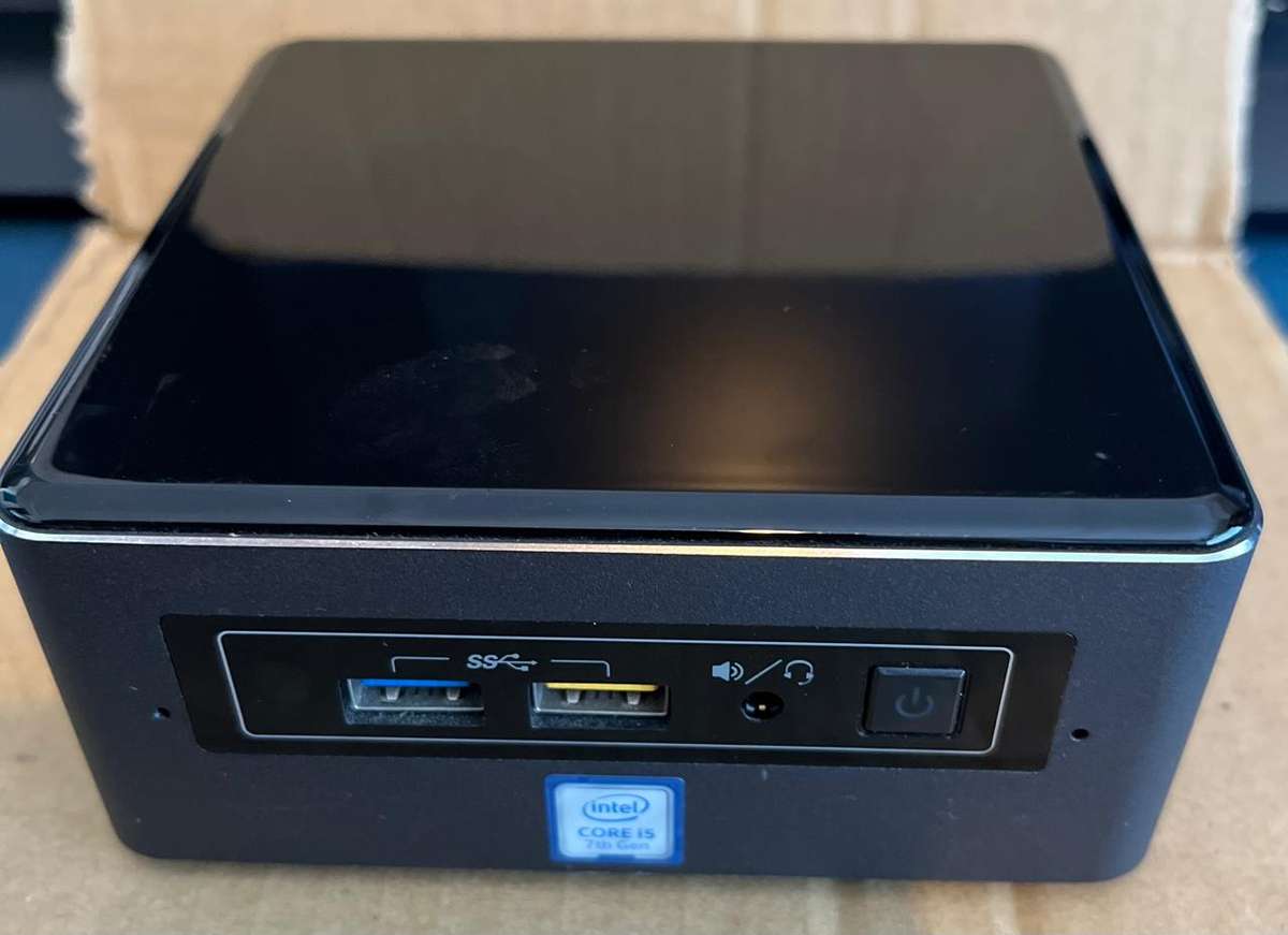 *Intel NUC* i5