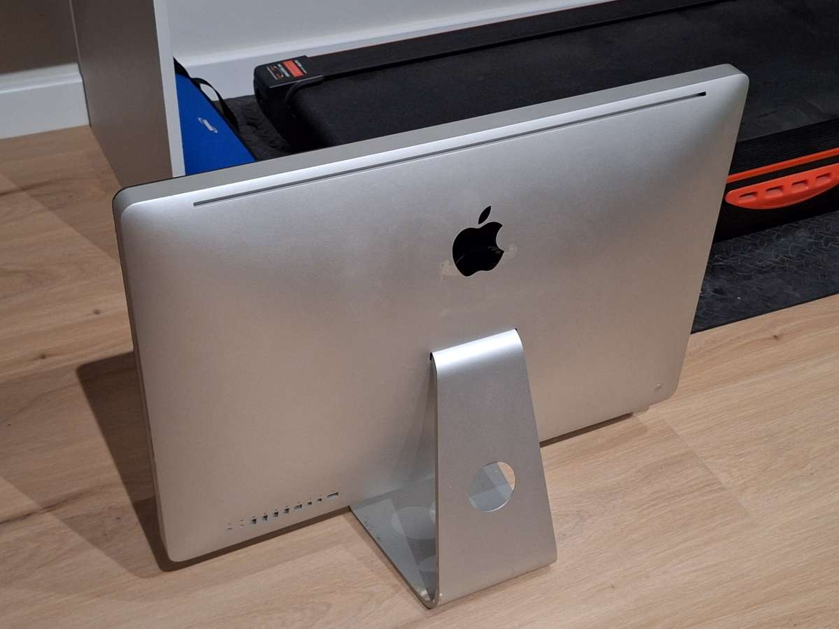 *REDUCED* Apple iMac 27-inch, Mid 2011