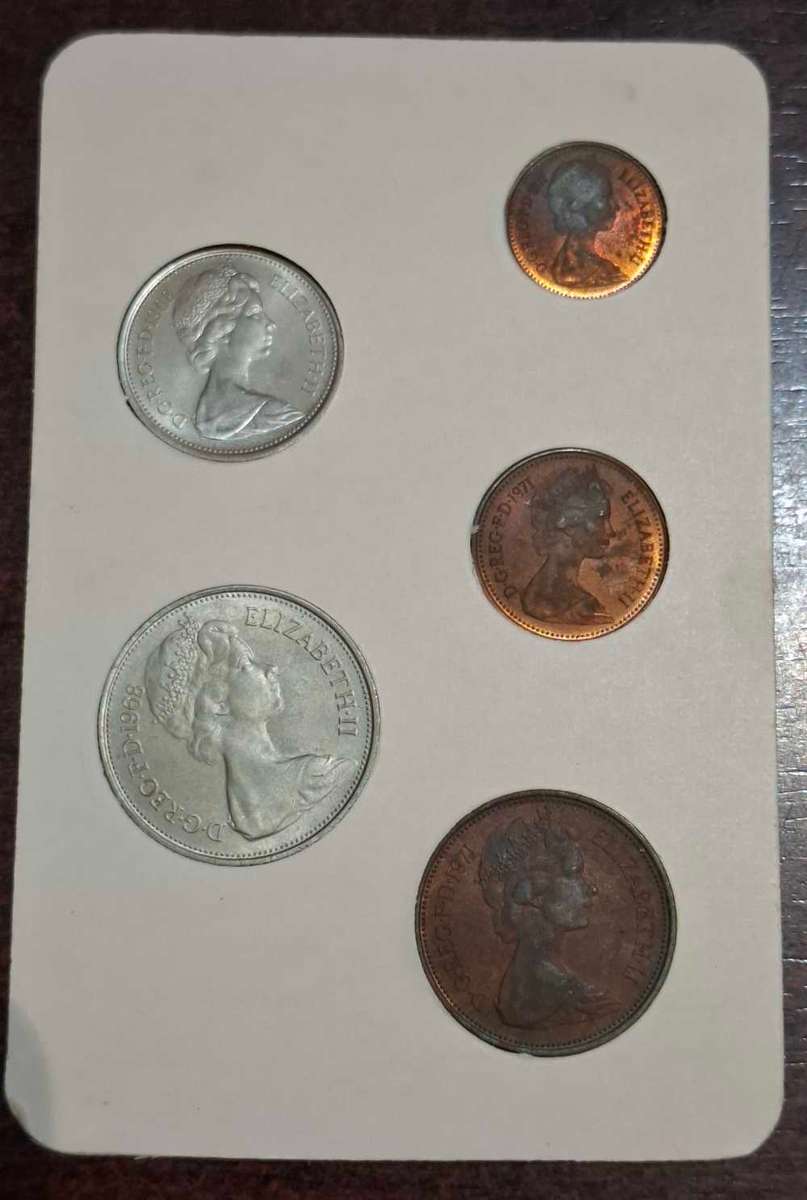 1971 - GB Britain's First Decimal Coin Set in Plastic Folder
