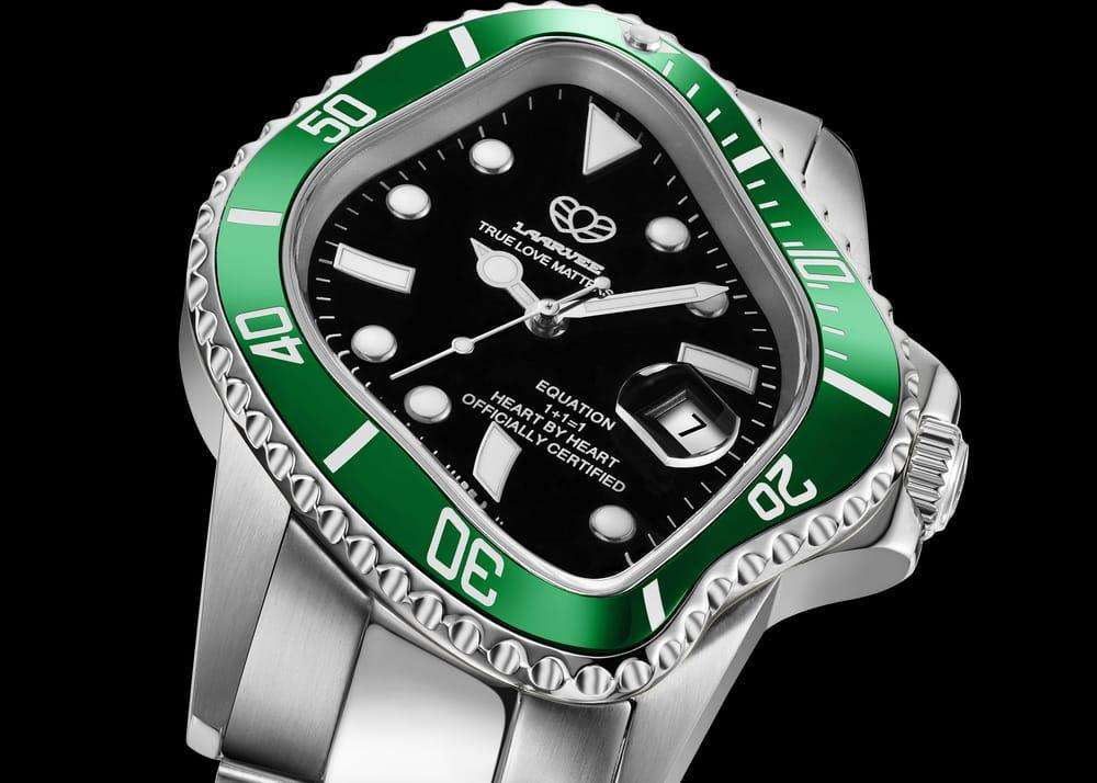 Laarvee Golden watch brushed silver stainless steel case and a green ceramic bezel in original box