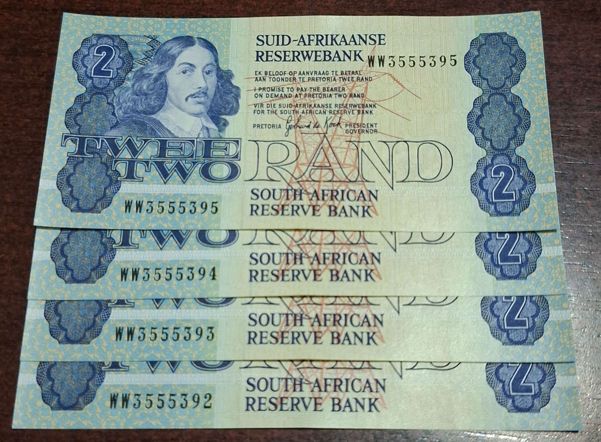 X4 SA R2 Banknotes in sequence