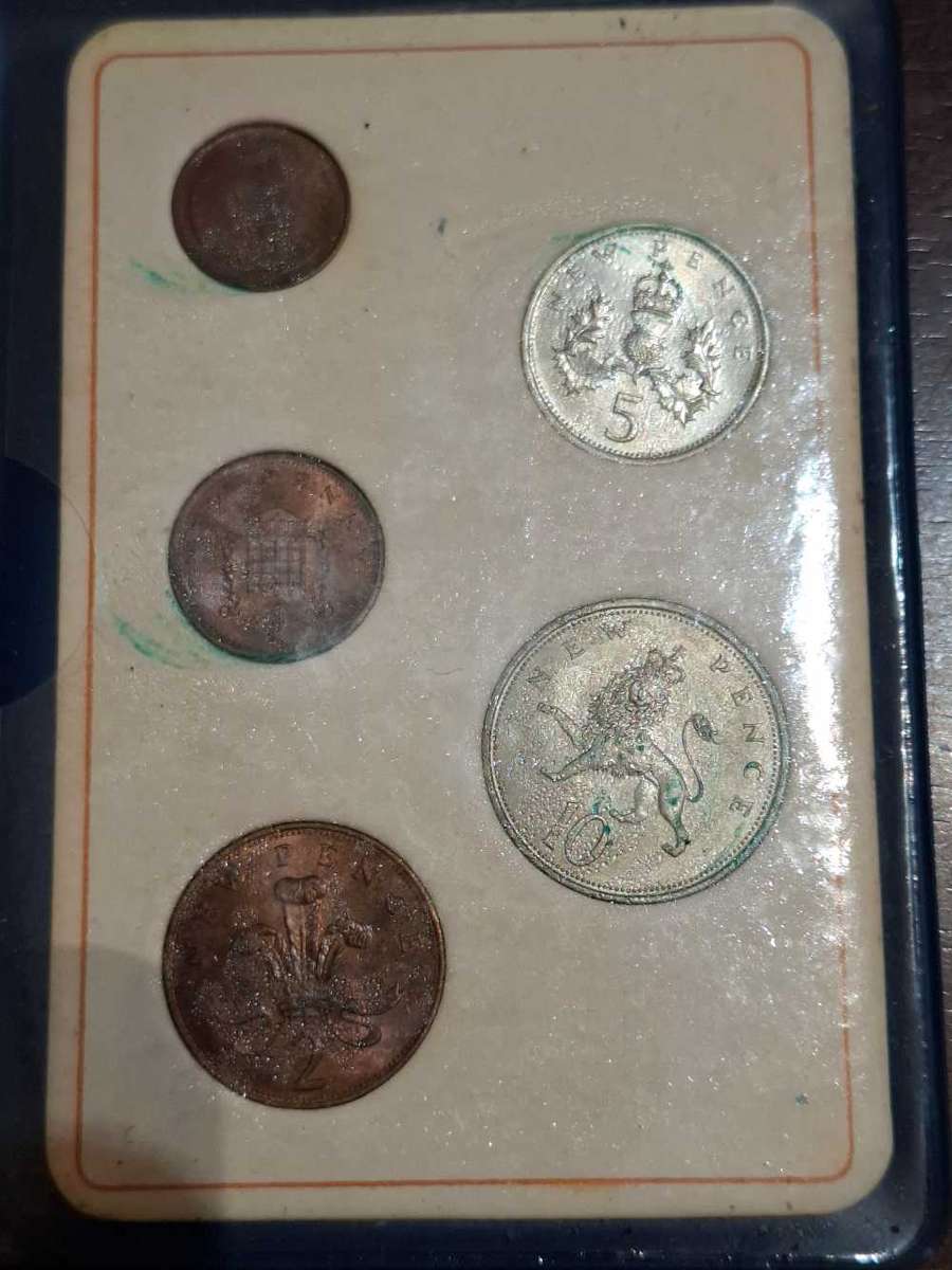 1971 - GB Britain's First Decimal Coin Set in Plastic Folder