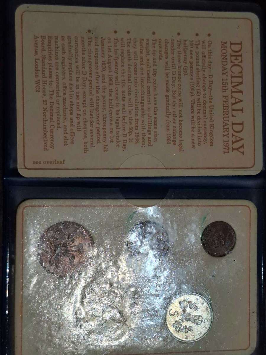 1971 - GB Britain's First Decimal Coin Set in Plastic Folder