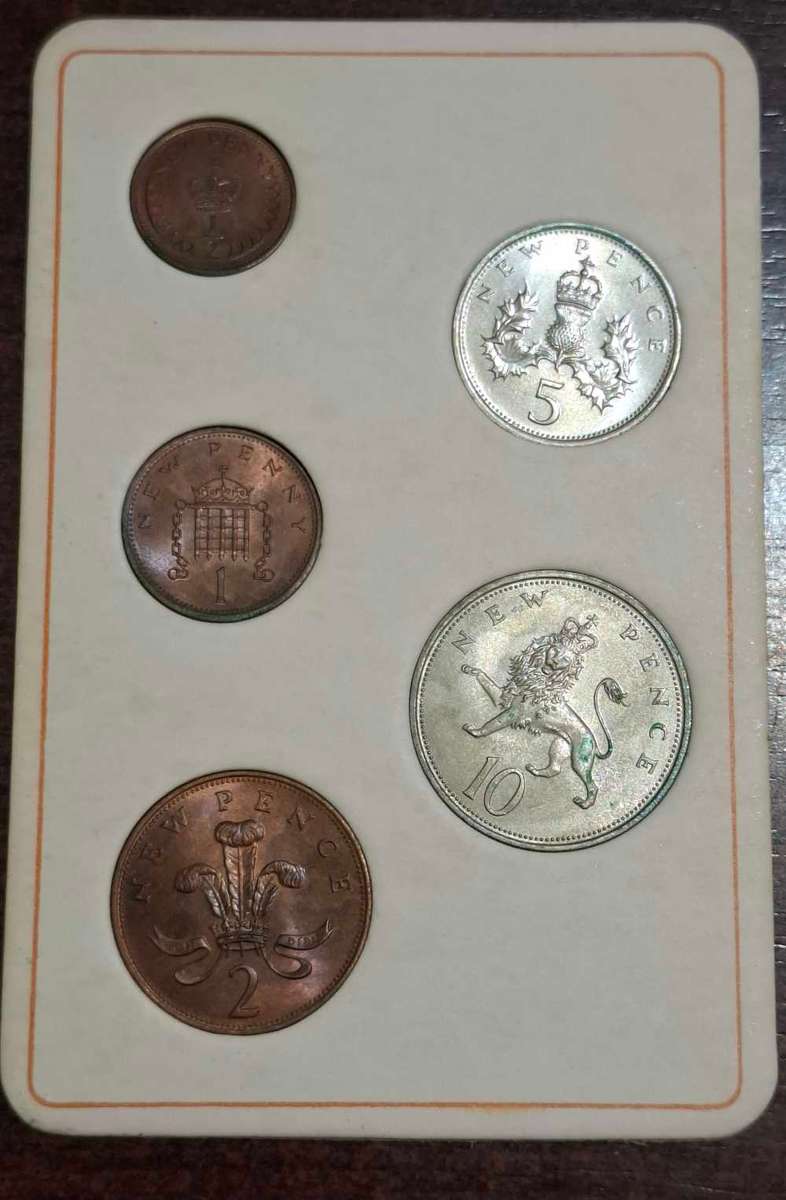 1971 - GB Britain's First Decimal Coin Set in Plastic Folder