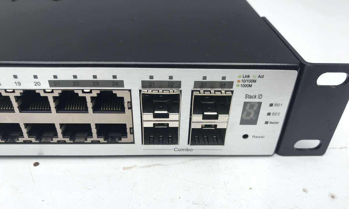 D-Link DGS-3100-24 Managed 24-Port Gigabit Stackable Layer 2 Switch + 4 combo SFP
