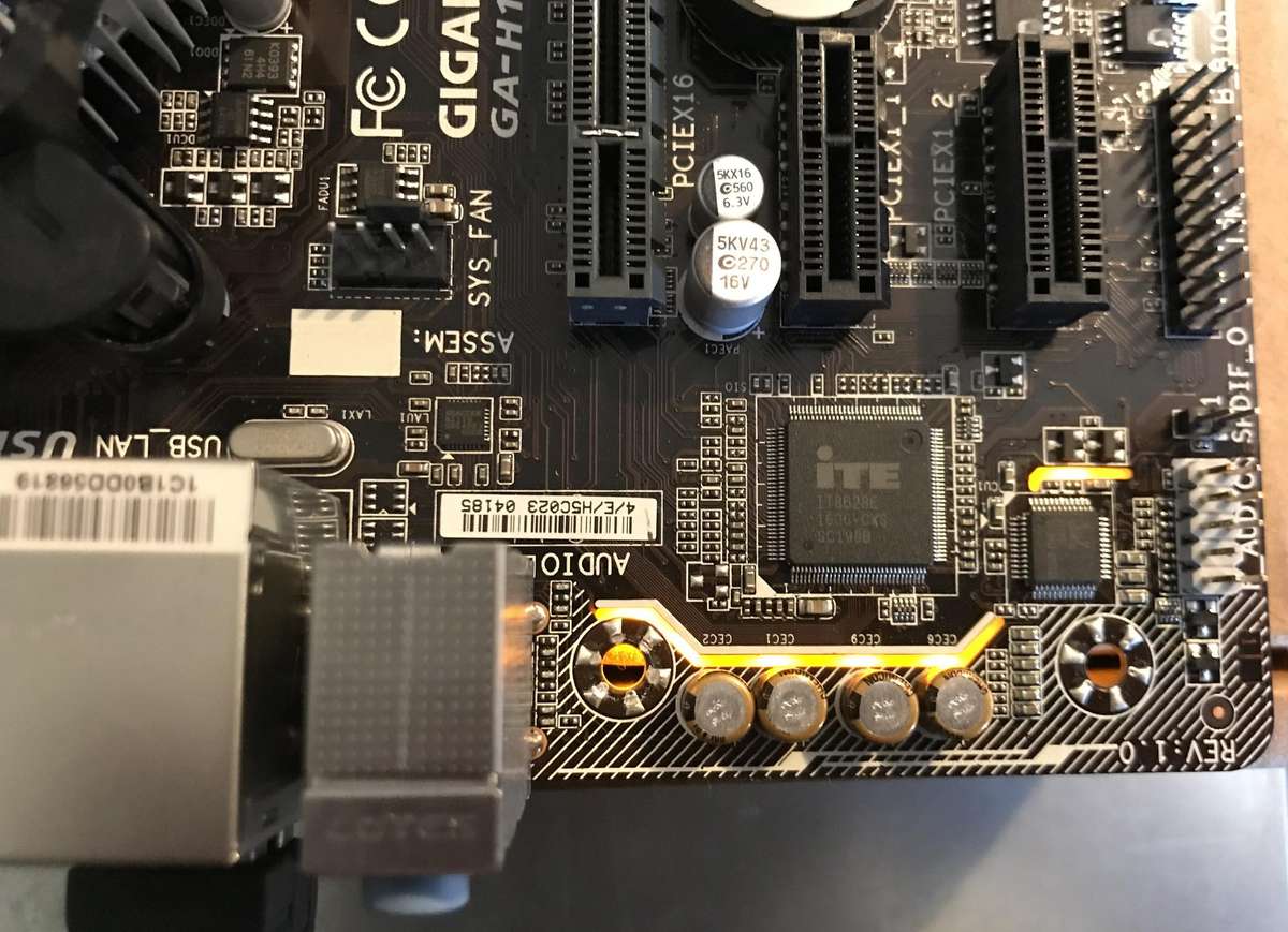 Gigabyte GA-H110M-DS2 Motherboard, CPU And Memory Combo