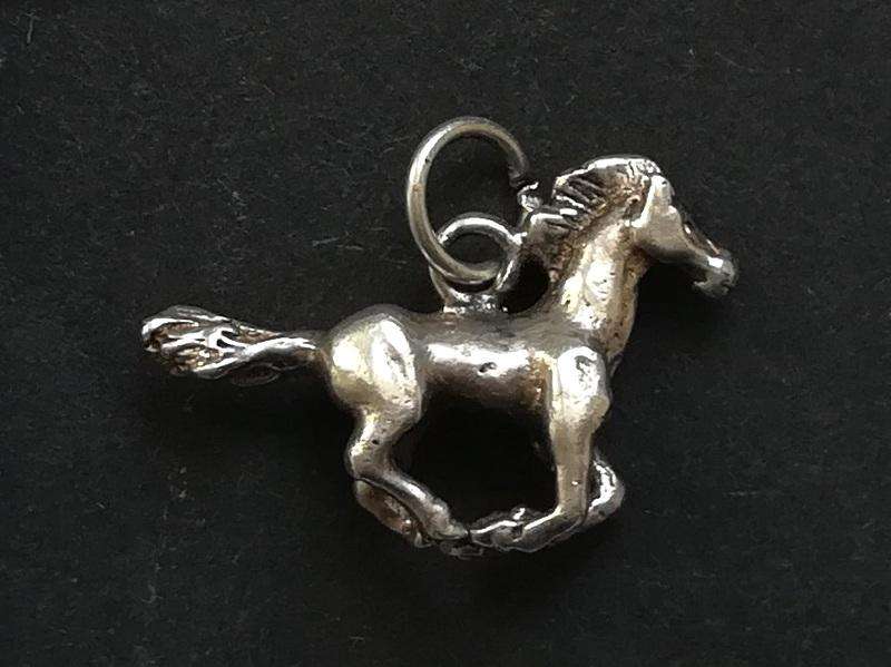 STERLING SILVER CHARMHORSE 14X18MM