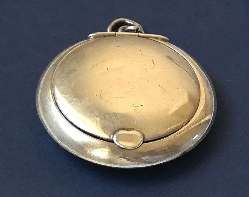 STERLING SILVER BIRMINGHAM 1942 - POWDER COMPACT PENDANT 40MM 12.6 GRAMS