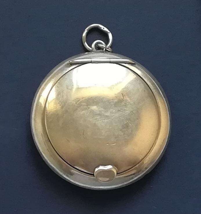 STERLING SILVER BIRMINGHAM 1942 - POWDER COMPACT PENDANT 40MM 12.6 GRAMS
