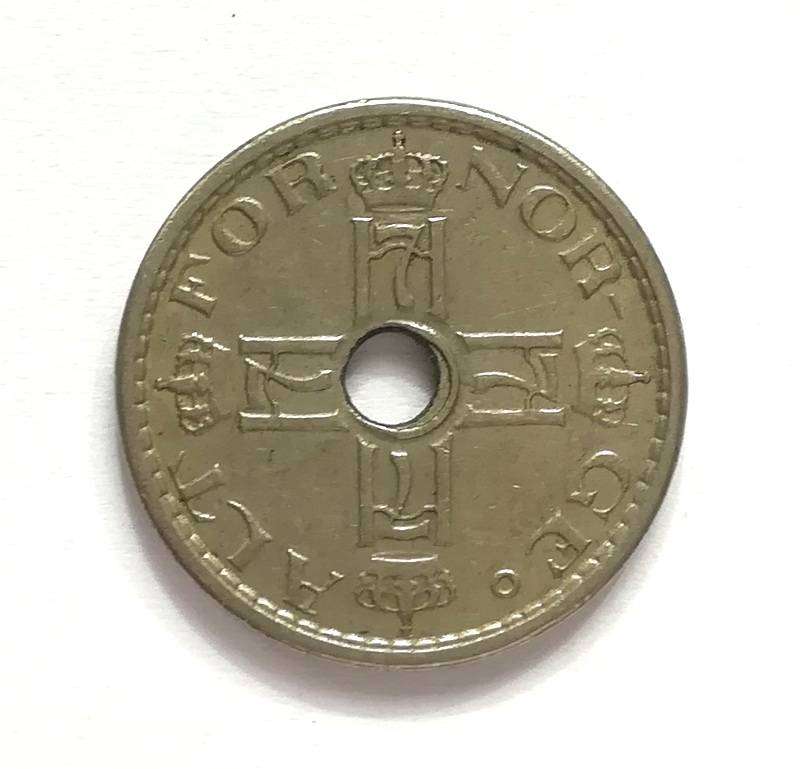 SWEDISH 50 ORE COIN 1945