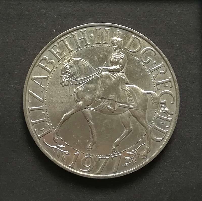 GREAT BRITAIN 1977 CROWN *ELIZABETH 2*