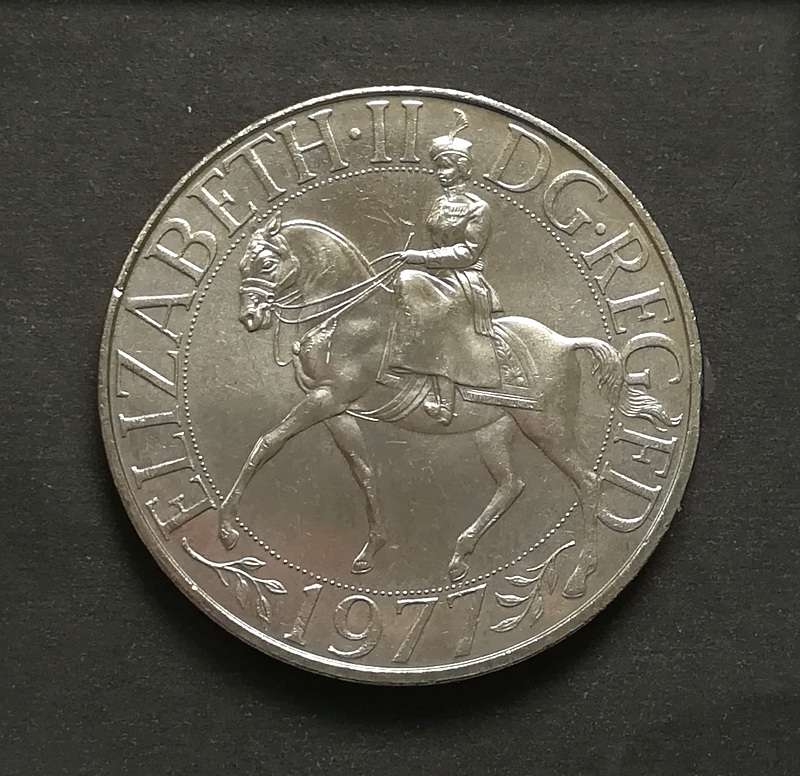 GREAT BRITAIN 1977 CROWN *ELIZABETH 2*