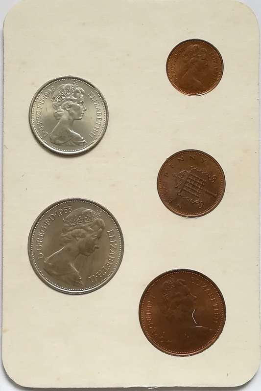 BRITAIN'S FIRST DECIMAL COINS FOLDER