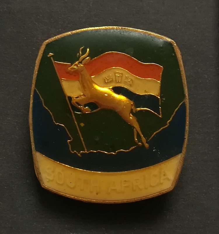 SPRINGBOKS OLD FLAG PIN BADGE 24X26MM