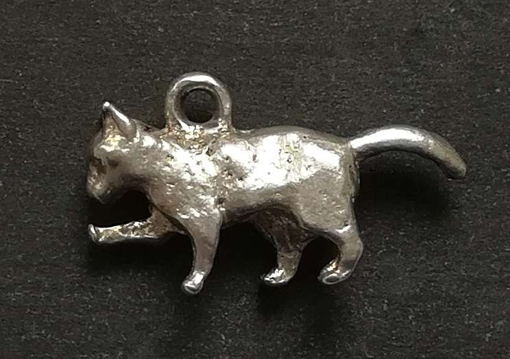 STERLING SILVER CHARM - CAT 25X7MM 2 GRAMS