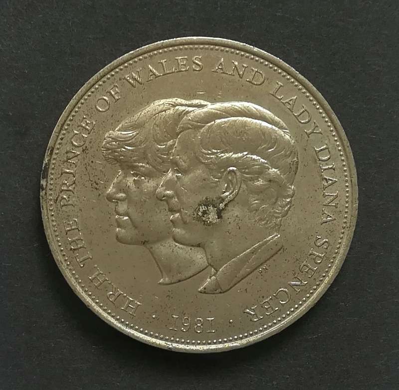 GREAT BRITAIN 1981 DI + CHARLES CROWN