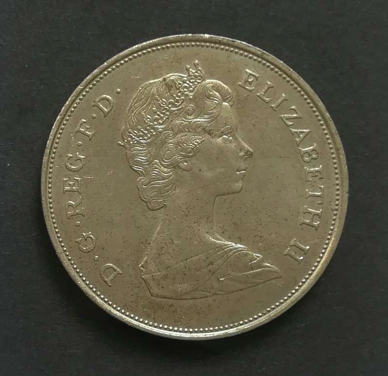 GREAT BRITAIN 1981 DI + CHARLES CROWN