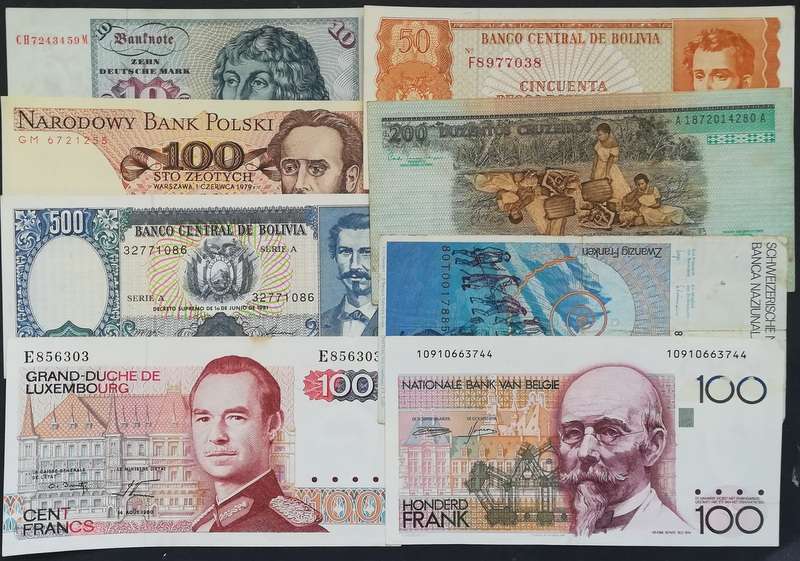MIXED LOT WORLD BANK NOTES (8 NOTES)