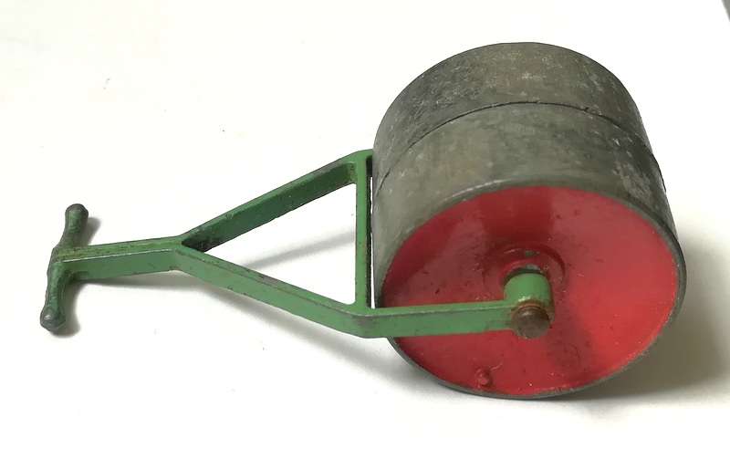 DINKY GARDEN ROLLER