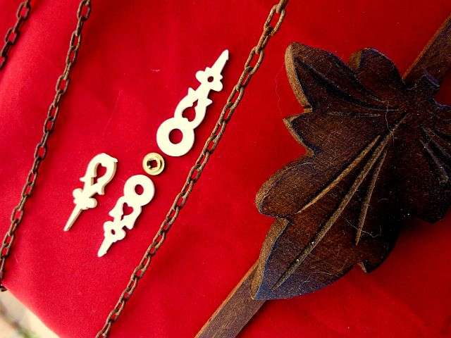 CUCKOO CLOCK. GORGEOUS HANDMADE VINTAGE FOREST CLOCK,MADE IN GERMANY