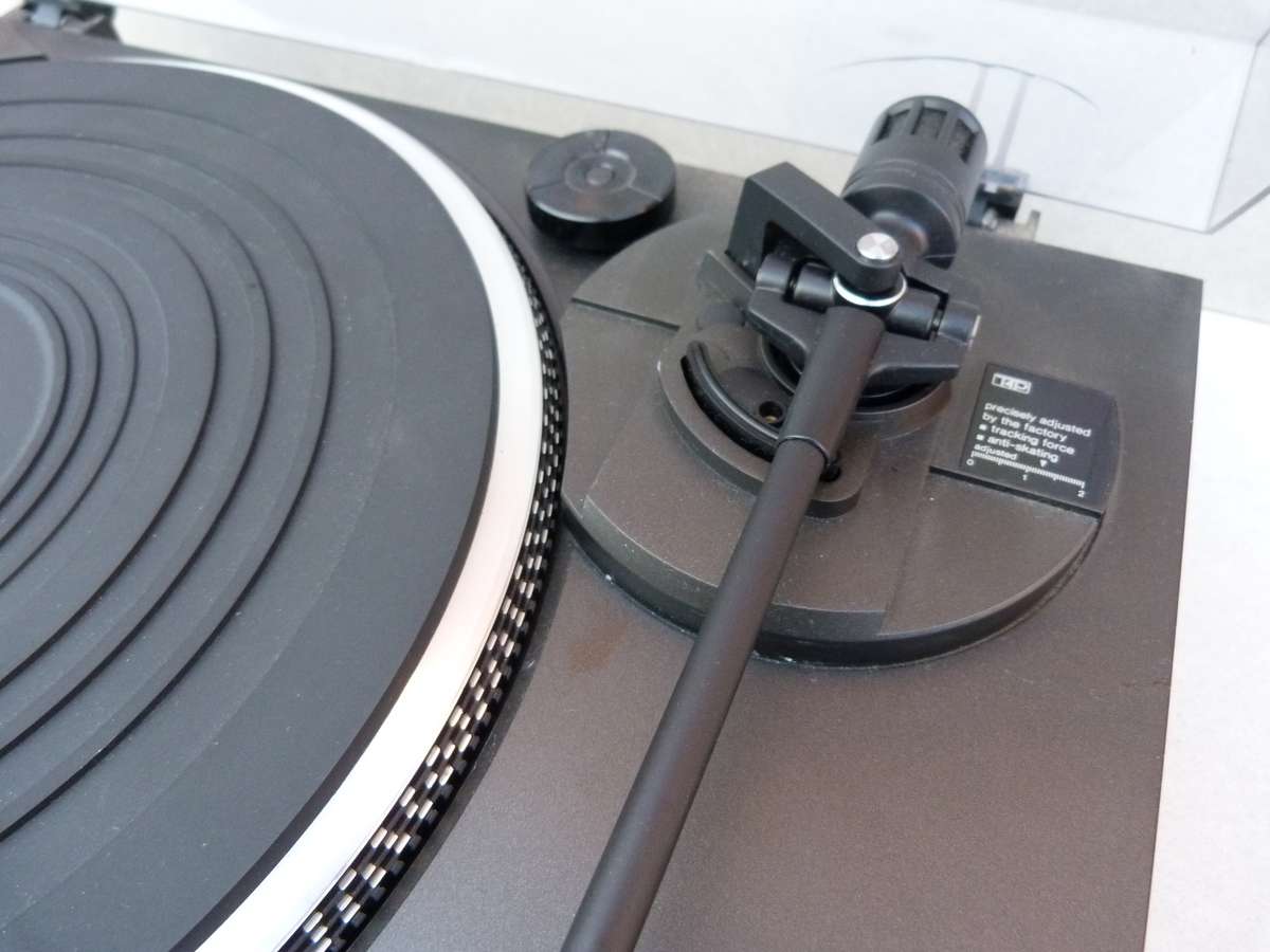TECHNICS TURNTABLE "FG SERVO"