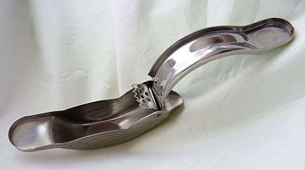 VINTAGE LEMON SQEEZER BIRD, METAL